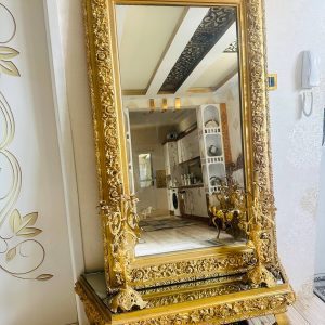 میز و آیینه