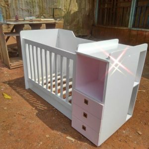 تخت خواب جالباسی برای نوزاد